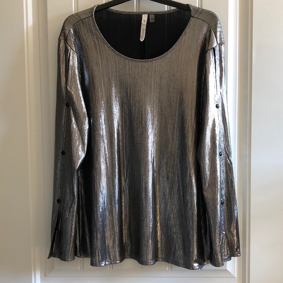 NY Collection Tops - STUNNING Metallic Silver Top